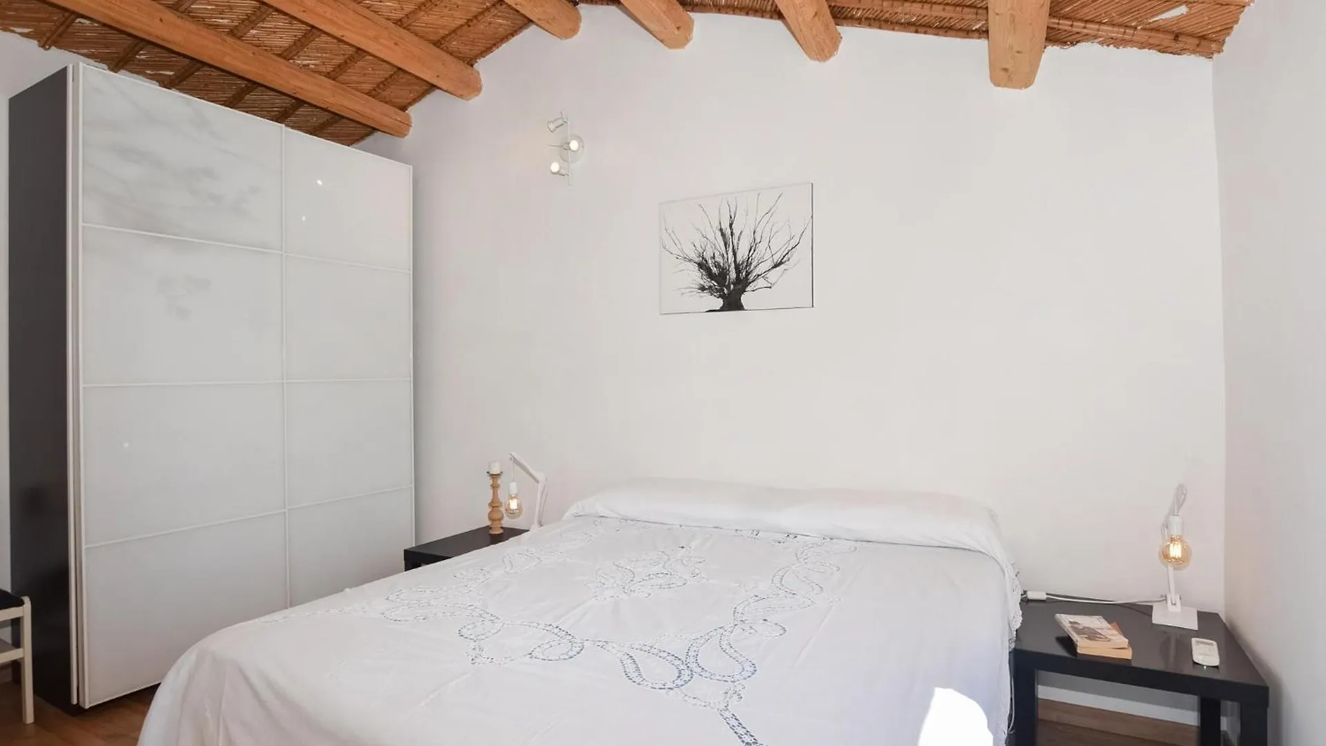 Beautiful Home In Chiaramonte Gulfi With Wifi Дом отдыха